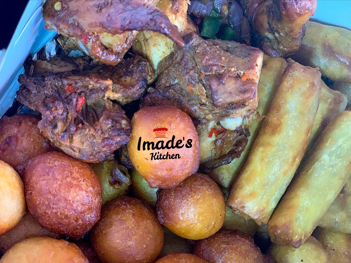 Barbybarbzz's tweet photo. Finger Food Toh Bahd!!🧆🌮👩🏾‍🍳
Have you placed your order today?
Smoked barbecue chicken 🍗 
Samosa, spring rolls, puff puff
Call/whatsapp to order
#cakesinbenin #beninbaker #edobaker #cakesinbenincity #benincitybaker #smallchops #smallchopsvendor #edobakershub #buttercream https://t.co/lfbVxqToPy