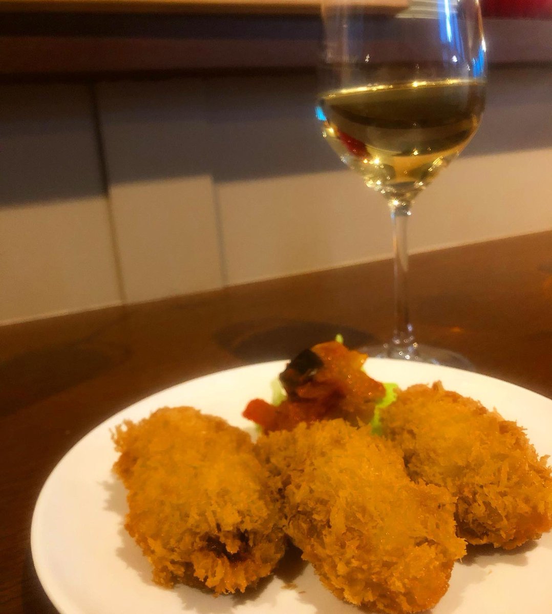 荻窪cafe Bar Quartet こんにちは カルテット です カキフライ が食べたくなる季節ですね 当店のコスパの良い美味しい白ワインたちとのマリアージュ 是非お楽しみください 荻窪 天沼 荻窪グルメ 中央線グルメ 荻窪ディナー 荻窪飲み