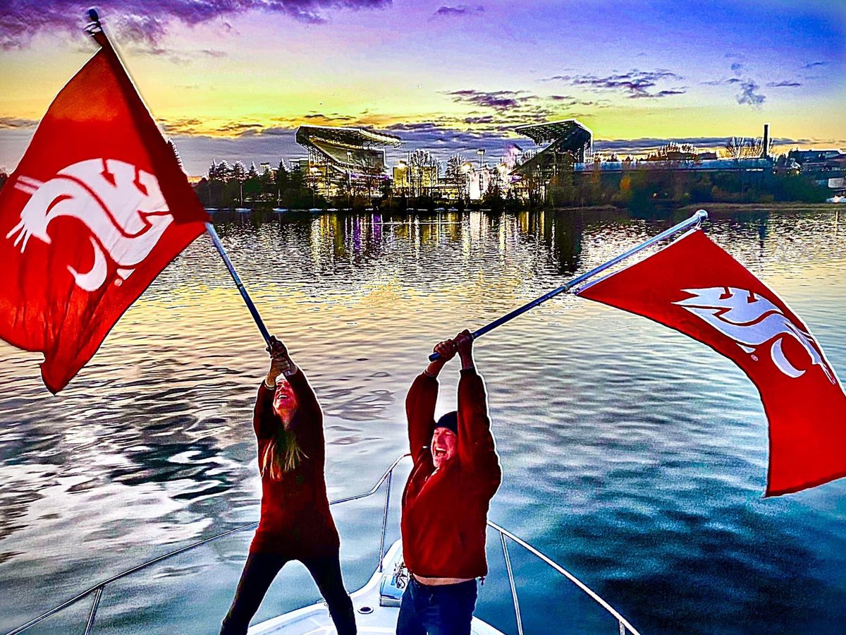 KevinLSwartz's tweet image. Saw this tonight. I’ll never be surprised where Ol’ Crimson flies. Still undefeated fans. #GoCougs #CougsvsEverybody