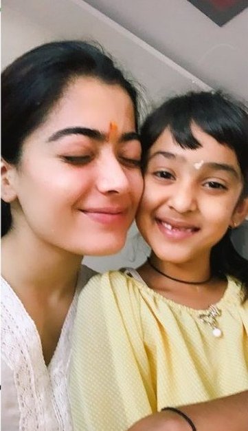 ನನ್ನ ದೇವತೆ ರಶ್ಮಿಕಾ  @iamRashmikaಶುಭೋದಯ ನಿಮಗೆ ಎಲ್ಲಾ ಶುಭವಾಗಲಿನೀವು ನನಗೆ ಸೂರ್ಯ ಮತ್ತು ಚಂದ್ರರು, ನನ್ನ ಹೃದಯ ಬಡಿತ ರಶ್ಮಿಕಾ ಮಾತ್ರ ಹೇಳುತ್ತದೆ ನೀವು ನನ್ನ ಜೀವನಕ್ಕಿಂತ ಹೆಚ್ಚು ನೀವು ಯಾವಾಗಲೂ ಸಂತೋಷವಾಗಿರಬೇಕುನೀವು ಯಾವಾಗಲೂ ವಜ್ರದಂತೆ ಹೊಳೆಯಬೇಕುಸಾಕಷ್ಟು ಪ್ರೀತಿ ನಿಮ್ಮ ಪ್ರಾಮಾಣಿಕ ಅಭಿಮಾನಿ  #RashmikaMandanna