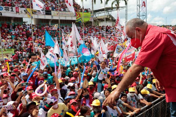 CCDarioVivasMRD's tweet photo. #Noticia 🗞️ Con alta moral revolucionaria pueblo merideño recibió al candidato @dcabellor y reafirma victoria del GPPSB el #6Dic https://t.co/m6kDR3Xhst
💛💙❤️
#MeridaConDiosdado
#MeridaVota6D
#Circuito2DeMerida
#VotoGarantiaDePaz
@quintero_idania
@SuarezYeymi https://t.co/pGSYxeDDas