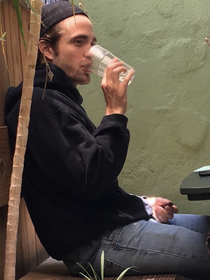 Robert Pattinson & his vape pen