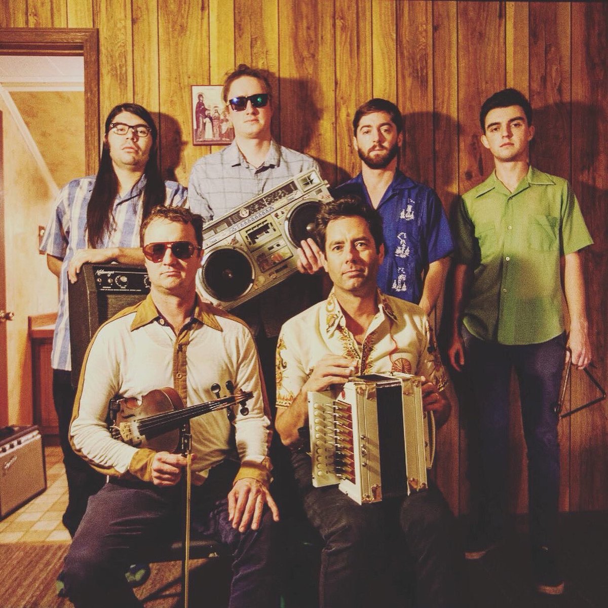 dbaneworleans's tweet photo. Lost Bayou Ramblers live & direct from d.b.a. tonight at 10pmCST 🎻 get your ticket here 👉 https://t.co/fQkIcqURKo @lostbayouramble @Stageit #dbaLIVE ⚜️ https://t.co/WTOzxQFC9v