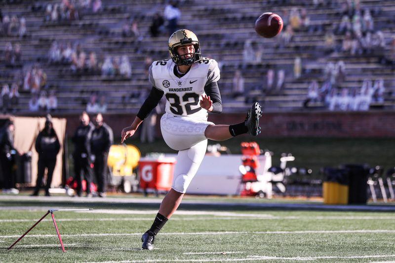 Vanderbilt's Fuller wants to inspire female athletes after making college football history https://t.co/0b0Y2LsmFU https://t.co/tRzOtXwEfa