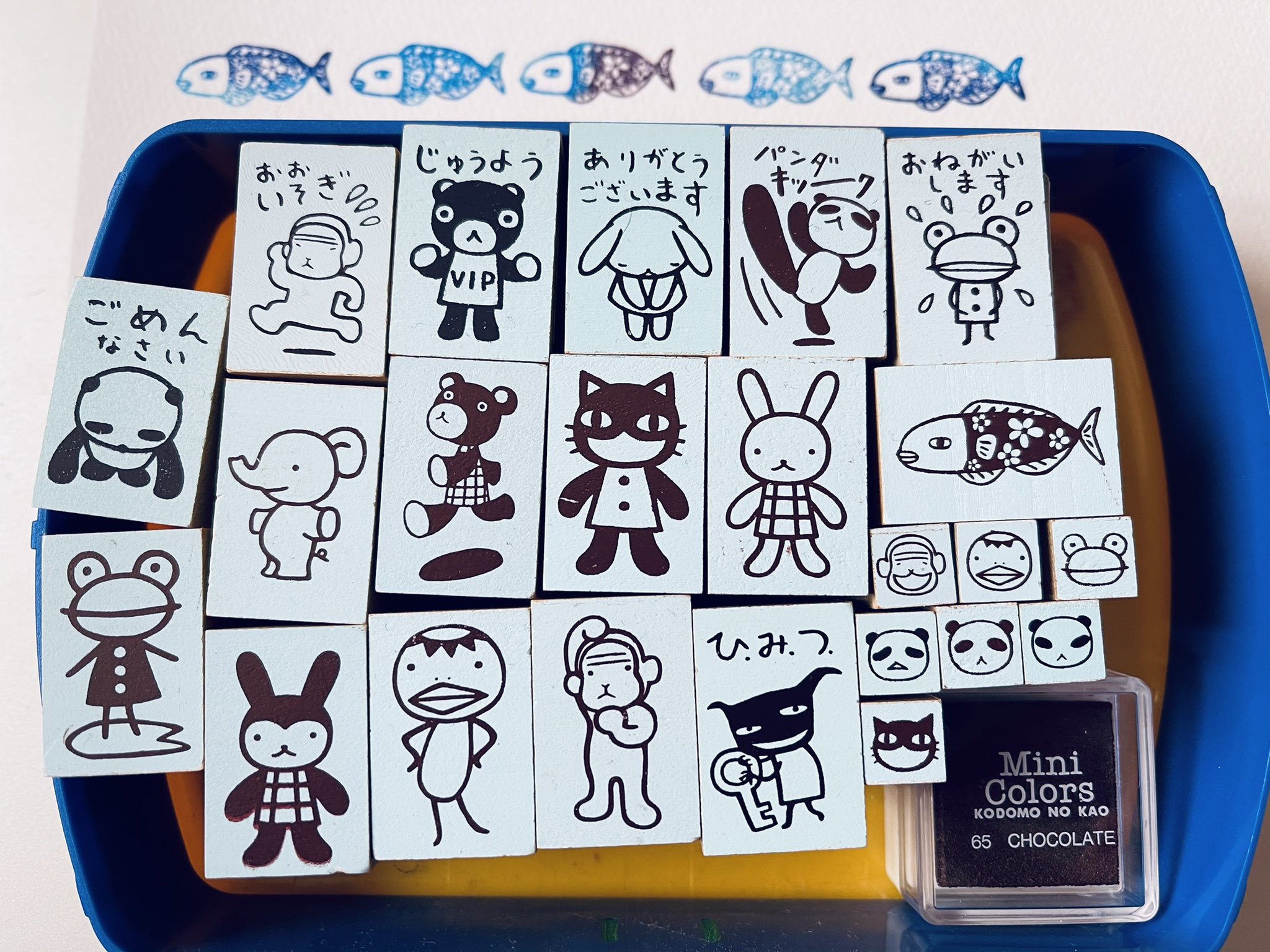 籠女 シャチハタさんの わたしのいろ うみ を自分用にも買ったものの使い道が そうだ 我が家には アランジアロンゾさんのスタンプがあったではないか 購入したのは年近く前なので忘れてた 試しに何個か押してみたら うおさんが一