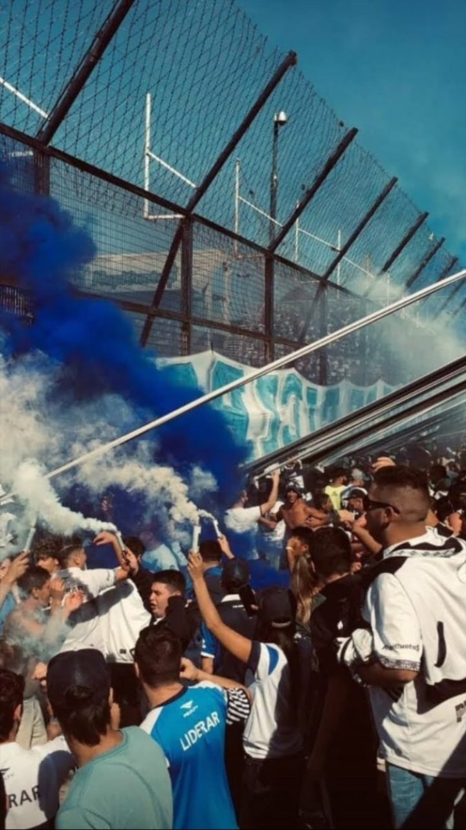 Lolu222's tweet photo. Una pasión que nunca van a entender 😍💙🐺
#GELP #GimnasiaLP https://t.co/e5tdXS3Tlo