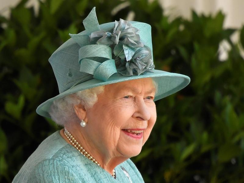 Britons to plant trees to mark Queen Elizabeth's 70 years on throne https://t.co/6Dgc4FBAjb https://t.co/NEzQZj7rT4
