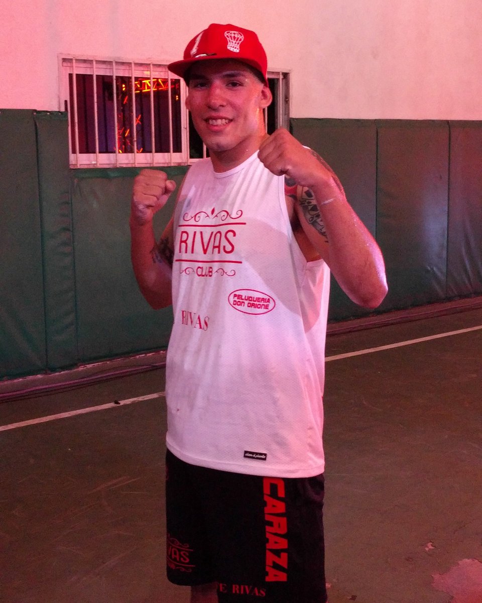 <a href="/BoxeoHuracan/">BoxeoHuracán</a>
Postal de @nicolasandinooo luego de su victoria frente Andrés Tejada.  
Foto <a href="/ArgentinaBoxing/">Argentina Boxing Promotions</a> 🥊🎈👏