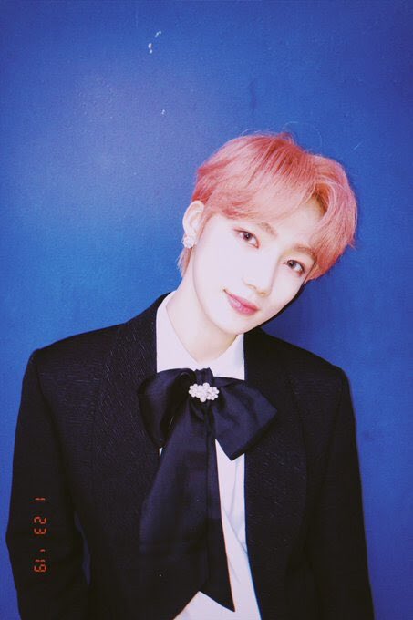 newboyztwt's tweet photo. 𓂃 . 💨 𓄹 𝐛.est 𝕨𝕖 ! 𝄞 ___,, 𝗡𝗕𝗭 ╱ ⁺ 뉴보이즈 ᝰ 新offıcıāl ぃ up:datǝ ✰. 𝟤𝟢𝟣𝟣𝟤𝟪. ✦% ( ﹫_🐰' › #_KAITO * )
Hoy fue un día ocupado pero no iba a dejarlos sin mi update con los iconicos outfits de hoy ¿me extrañaban? ◠ ·̫ ◠ https://t.co/A6xoZqrzMC