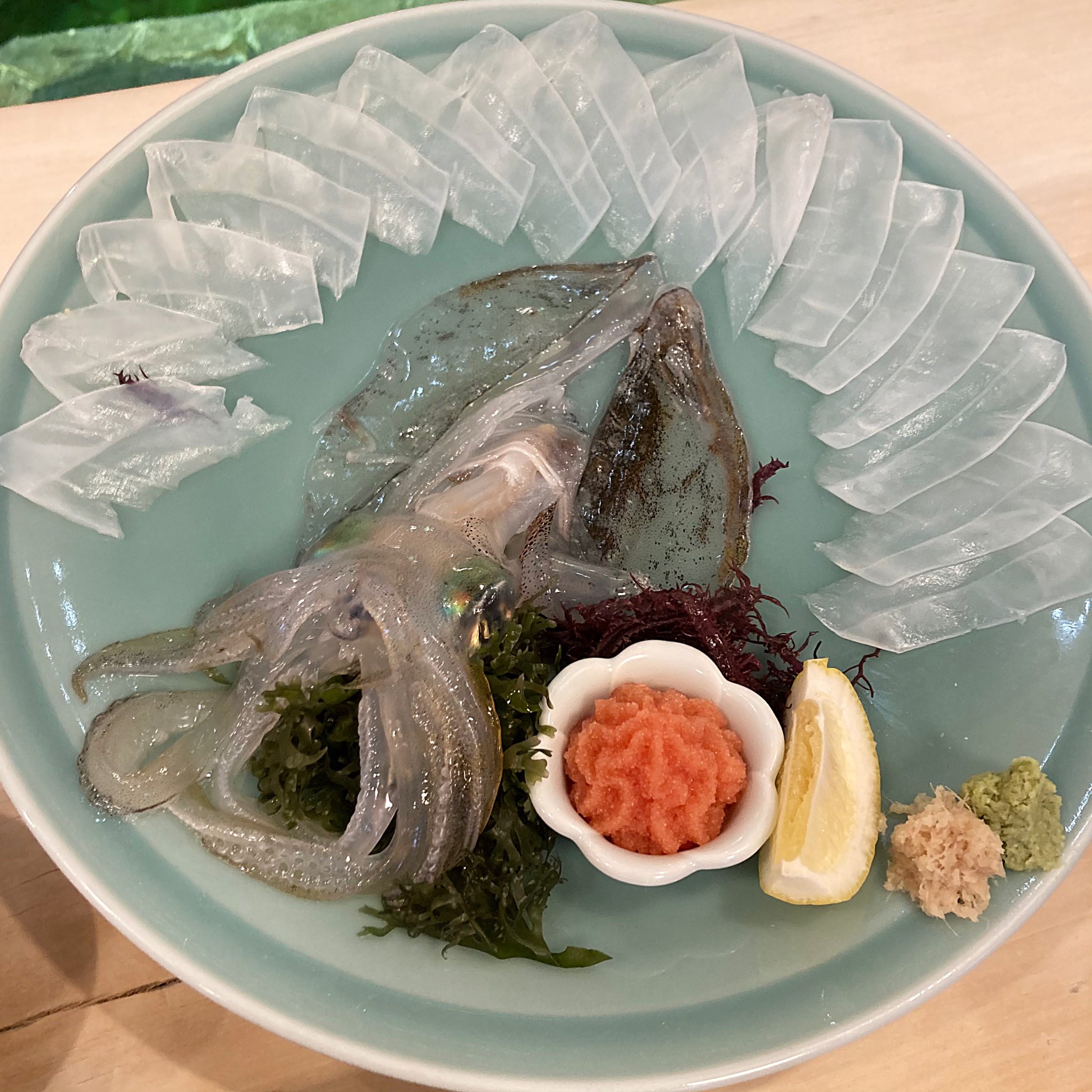 تويتر ｱﾐ 飾りじゃないのよ背脂は على تويتر 稚加榮 本店 赤坂 アオリイカの刺身 入店早々に目に飛び込んだ アオリイカ入荷 の文字に思わず 新鮮なイカは白ではなく透明 ぶるん むっちりな甘さを孕む脳汁系濃厚食感 おいそれと口にできない珠玉の味に