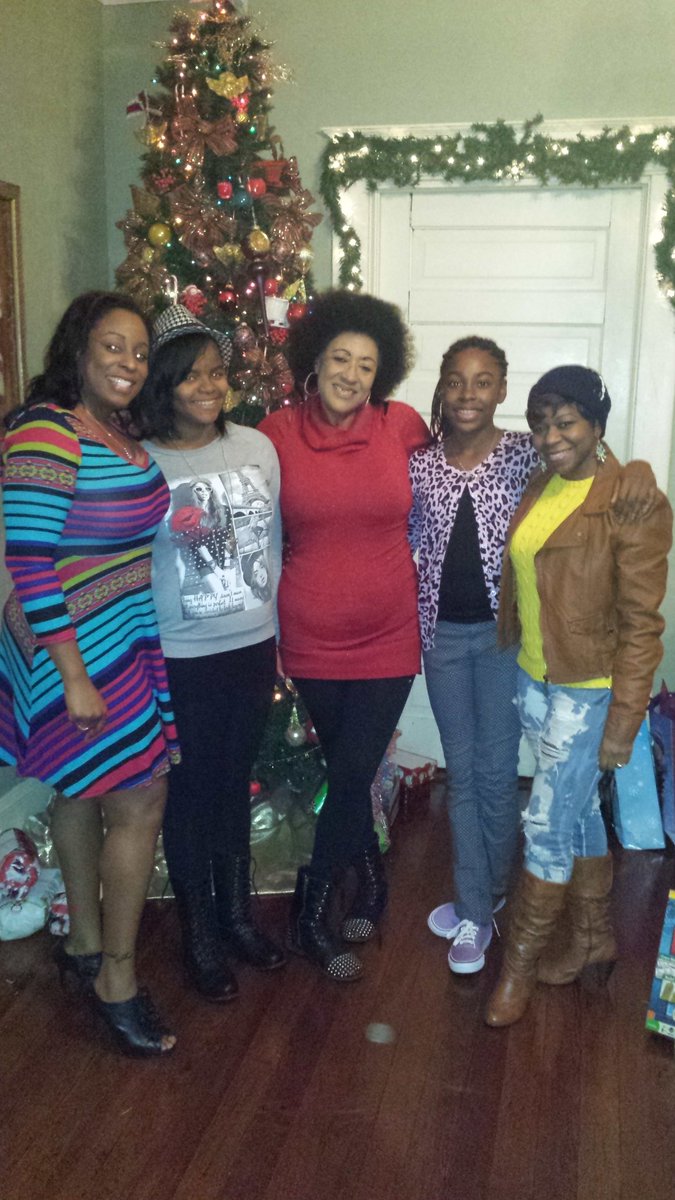 Me ,my daughter, My mom , My niece &amp; my sister 😍