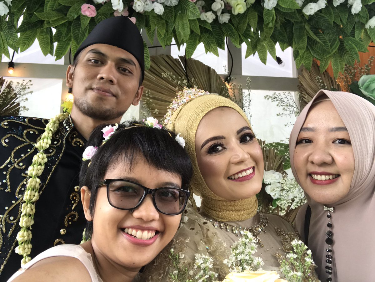 diantisaptarini's tweet photo. Happy wedding @nama_ajeng 🥰 https://t.co/NtDPBuhey0