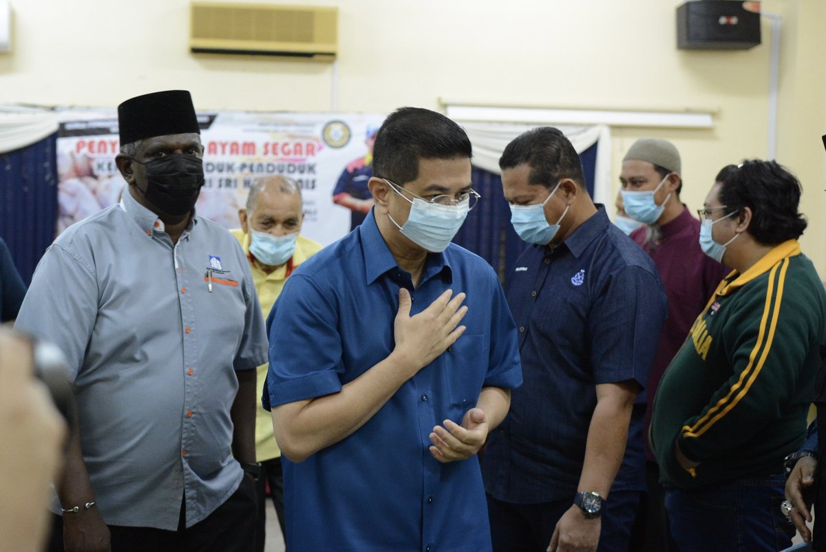 AzminAli's tweet photo. Menyantuni penduduk di Pangsapuri Sri Harmonis, Gombak. Pada bulan lalu, saya telah menerima pemohonan daripada JMB pangsapuri ini bagi menggantikan dan menyelenggara rumah pam untuk kemudahan penghuni disini. https://t.co/mjYzGfdS97