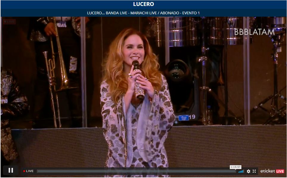 eticket's tweet photo. ¡Bailando al ritmo de banda! Gracias a @LuceroMexico y su #BandaLive https://t.co/Oa87YIbBMW