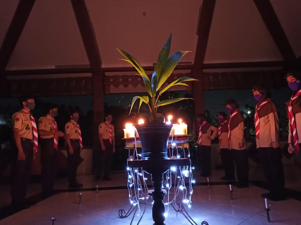 dkc_kebumen's tweet photo. Kegiatan Malam Cakra Raimuna Daerah 2020 
Kontingen Cabang Kebumen
Menampilkan Tari Lawet secara Virtual dan Persembahan Lagu Jawa secara langsung di Sanggar Pramuka

#pramukakebumen
#SemarakRaidaJateng2020 https://t.co/xY3mMdvqTu