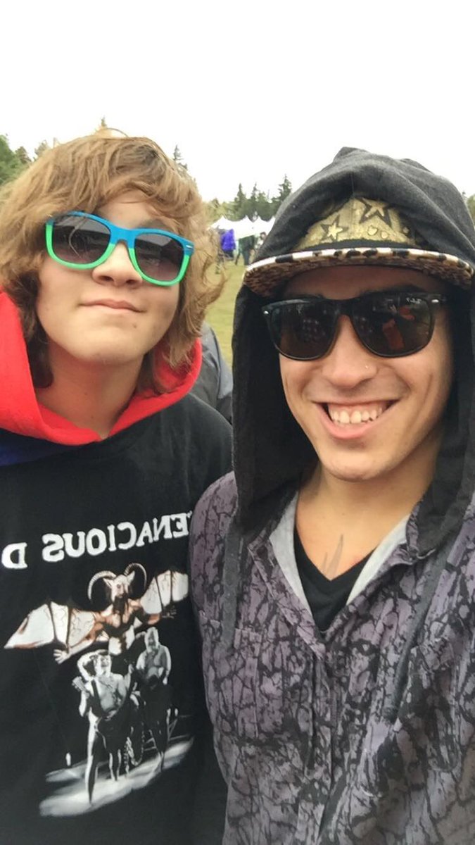 JesseOcean_'s tweet photo. @jackblack @GassLeak my little brother passed away on Sunday. His battle with 
addiction and mental illness is now over. 

@tenaciousd is one of his favourite bands and we have been playing it on repeat while he’s in ICU. 

Thank you for helping my brother in his darkest hours 🖤 https://t.co/z9pmZNk2Ps