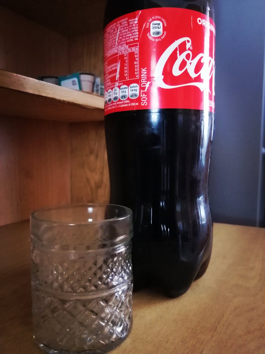 PiloLehipi's tweet photo. @CocaCola You slap harder with this glass 👌🏾 https://t.co/peJXtNZWg7