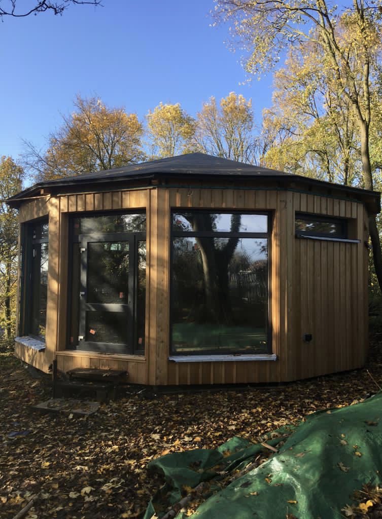 ERCTIps's tweet photo. 💚🏡   dodECOgon building update. 🏡💚

We can finally see an end in sight. Looking great thanks to Tim. ☺️

#BrickmakersWood #CommunityWood #Urbanwood #Ipswich #Suffolk #Community 
#communityhub #UWC #ecologicalbuilding built to #passivehouse #Passivhaus standards https://t.co/G8IZq98s1n