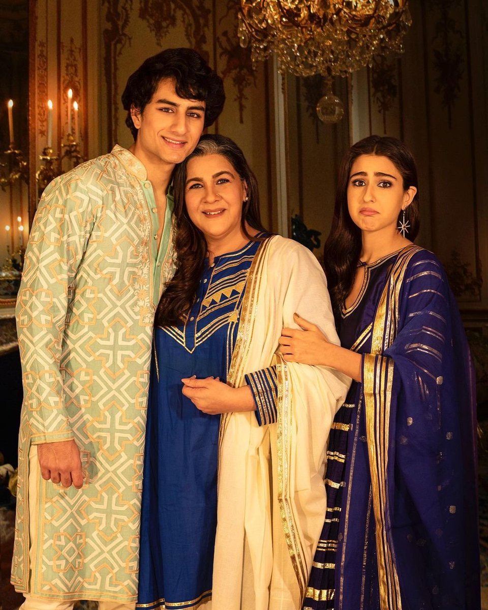 dotcom_filmy's tweet photo. #SaraAliKhan shares some adorable memories from her #Diwali celebration! https://t.co/FJE4S99i3z