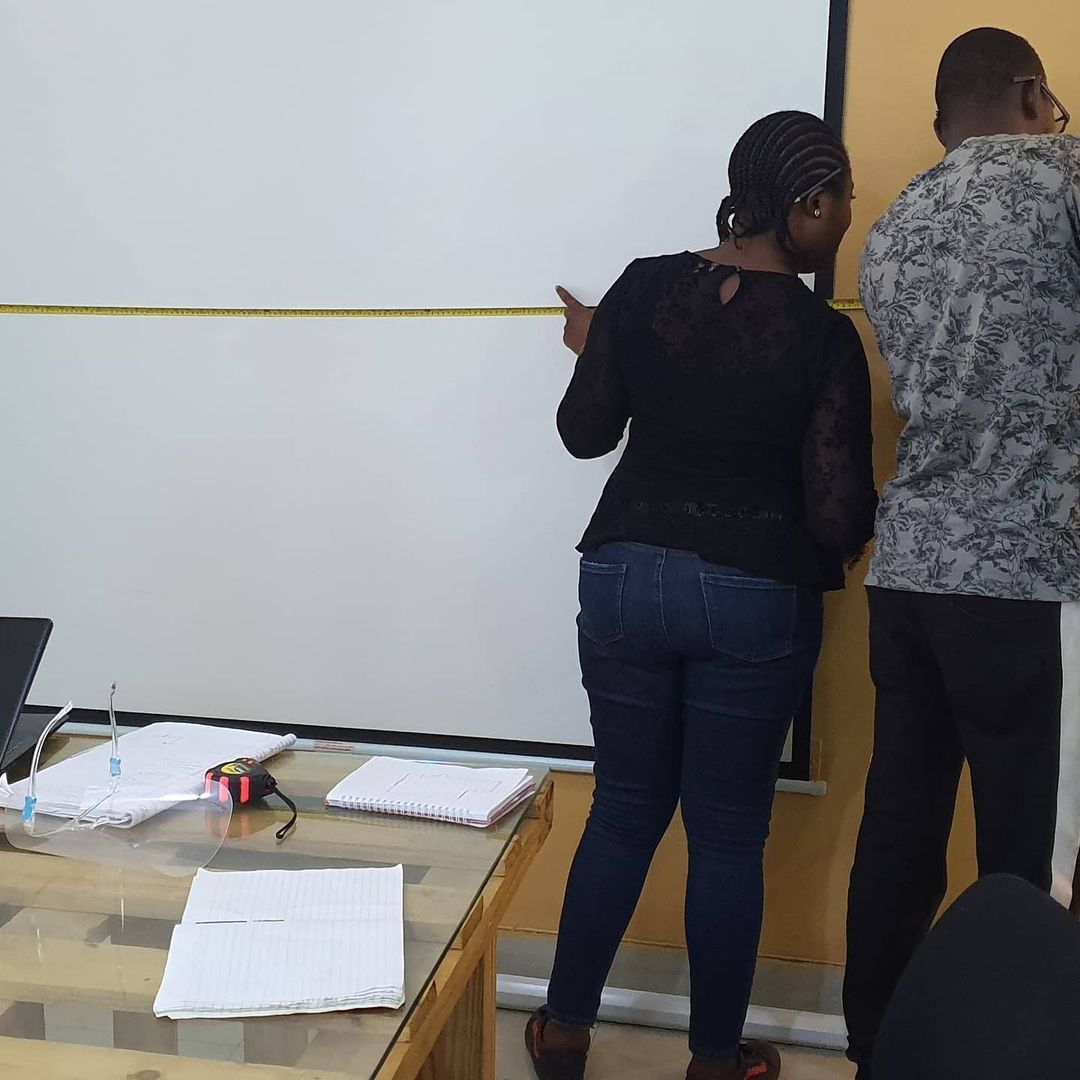jsaidng's tweet photo. Space planning class in progress and they get to design the floor plan of the school. Want to turn your passion into reality ? JSAID is here for you, you can reach us through DM 
#ThinkJsaid
#interiordesign
#interiordesignmasters
#tuesdayvibe
#tuesdaymotivations 
#architecture https://t.co/hFBTHgIFcB