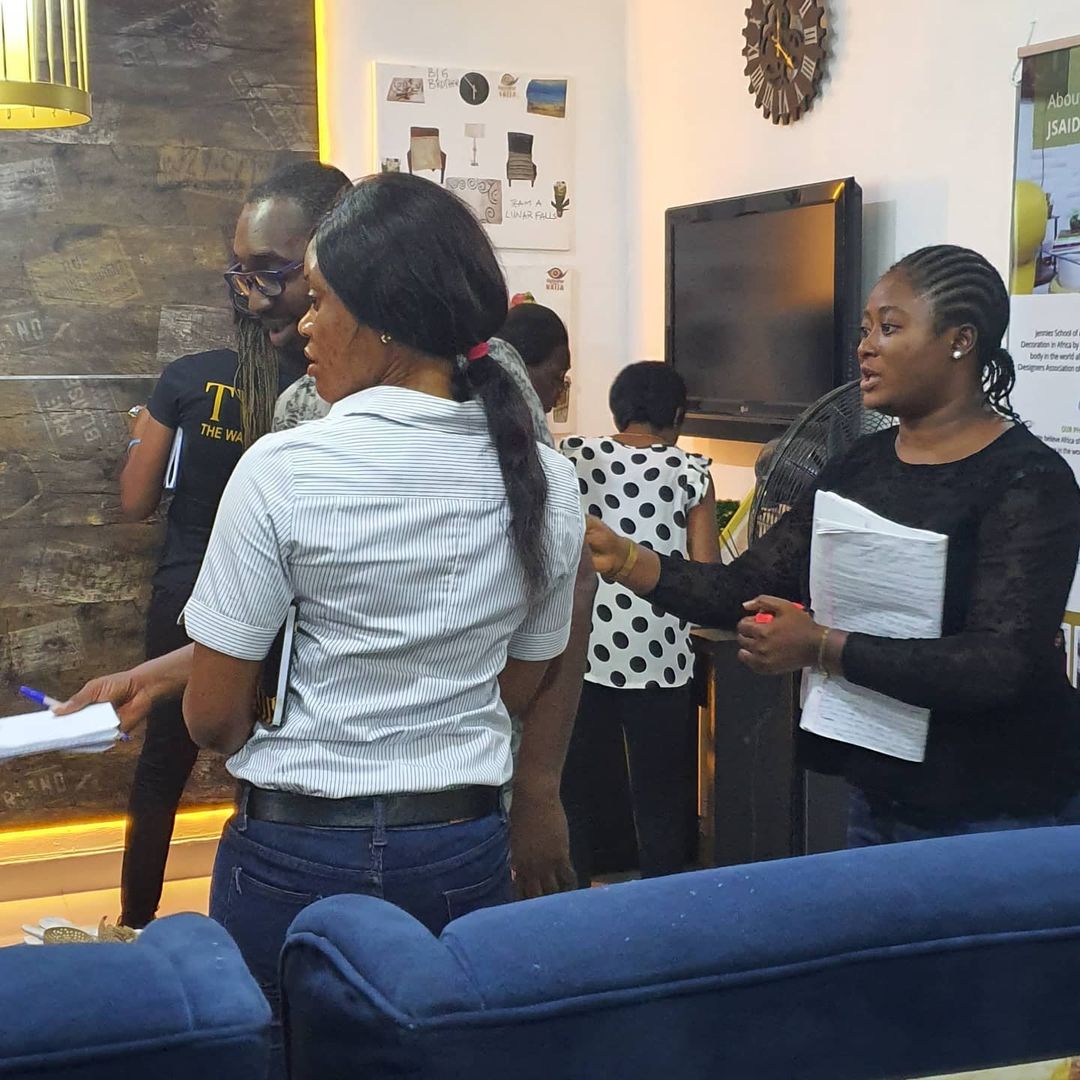 jsaidng's tweet photo. Space planning class in progress and they get to design the floor plan of the school. Want to turn your passion into reality ? JSAID is here for you, you can reach us through DM 
#ThinkJsaid
#interiordesign
#interiordesignmasters
#tuesdayvibe
#tuesdaymotivations 
#architecture https://t.co/hFBTHgIFcB