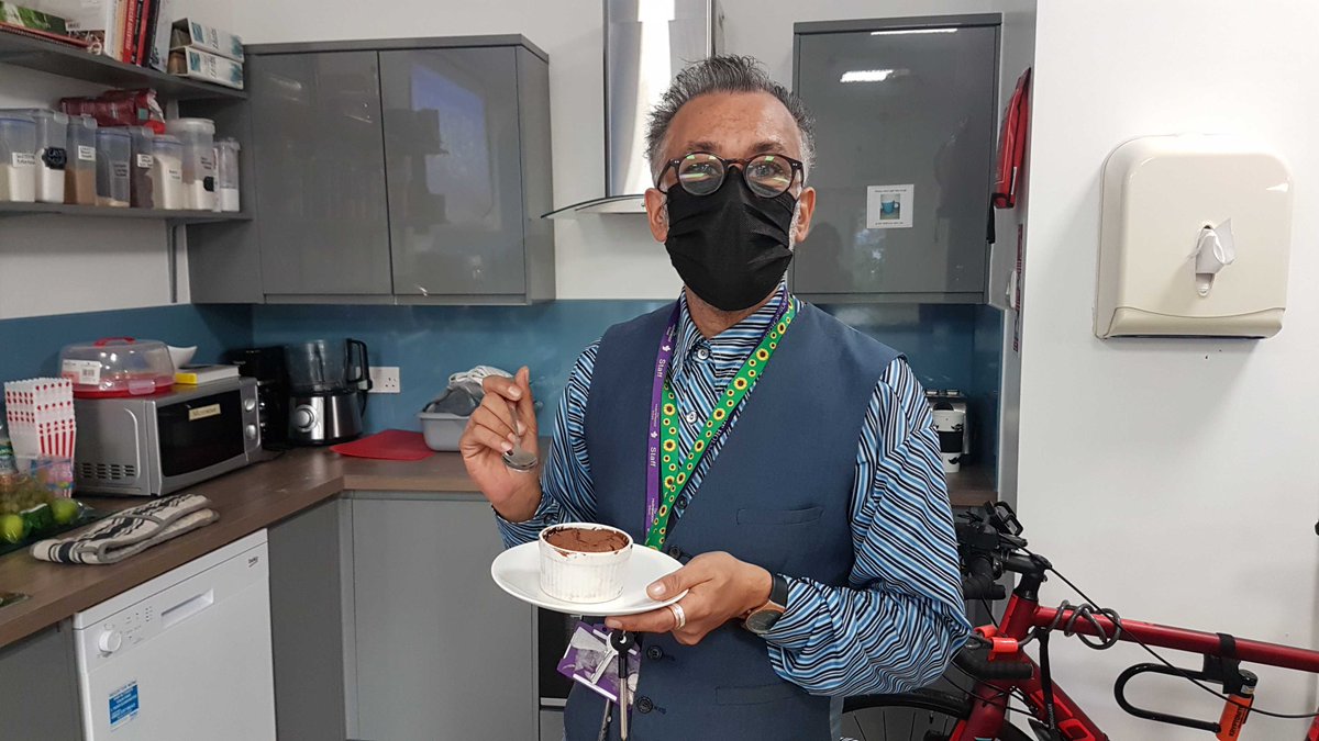 PlayAtHomeMama's tweet photo. First attempt at chocolate fondants for this young man in the #OTCafe @HolmewoodSchool .  Mr Ali can confirm they were a success 😋 https://t.co/OAJfmglhVr
