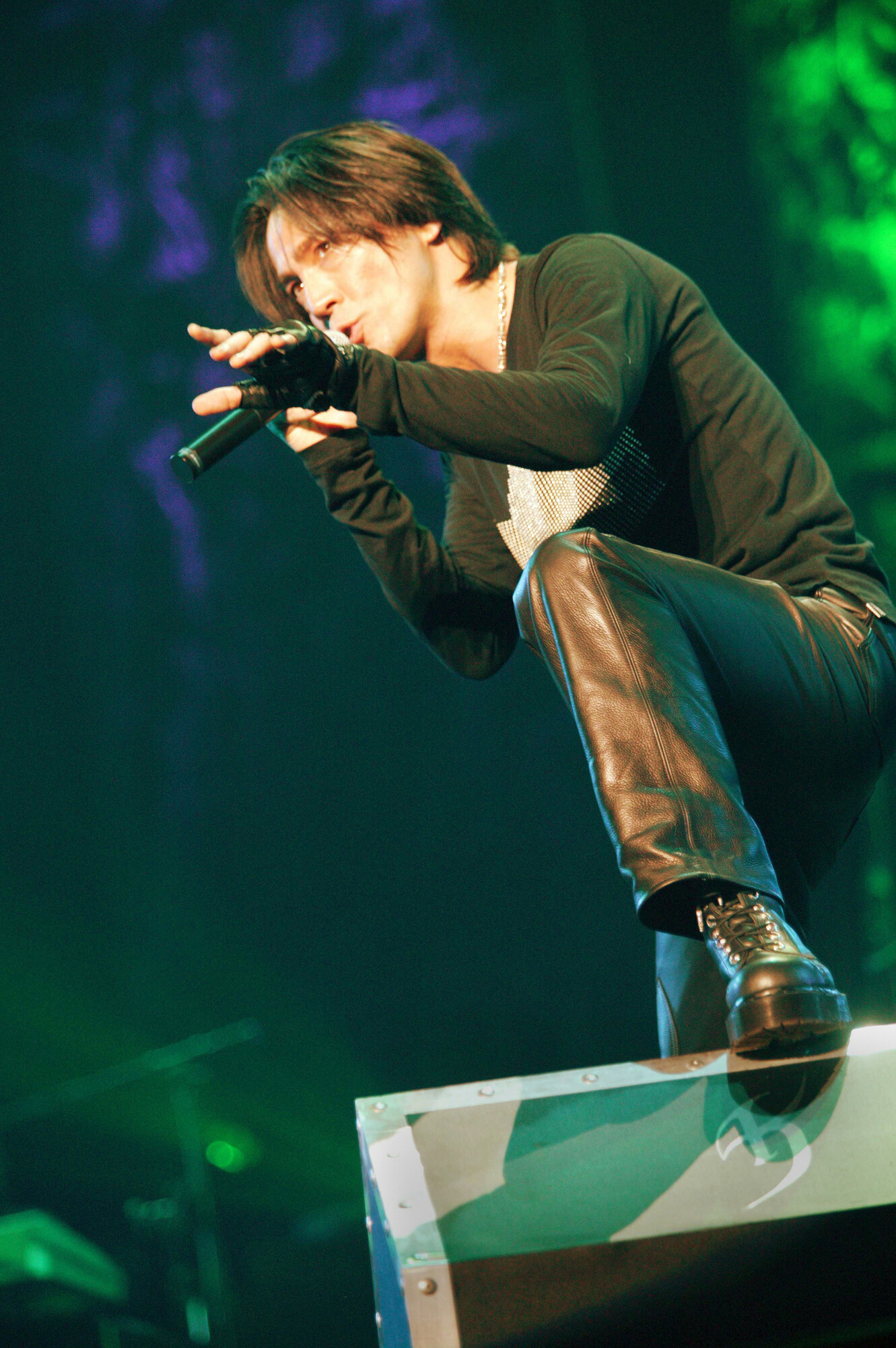氷室京介カウントダウンライヴ 氷室京介、日本武道館2DaysカウントダウンLIVEで3万人が熱狂