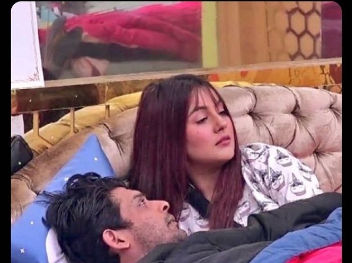 This Man Can Never Get Tierd Of Staring At Her.... #SidNaaz