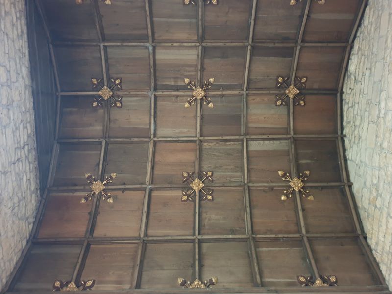 Once in the north chapel - look up! C R Ashbee became friends with the vicar, Revd Nason, and he and his Guild of Handicraft did various restorations and work in the church ... including this ceiling, with its added roof bosses...