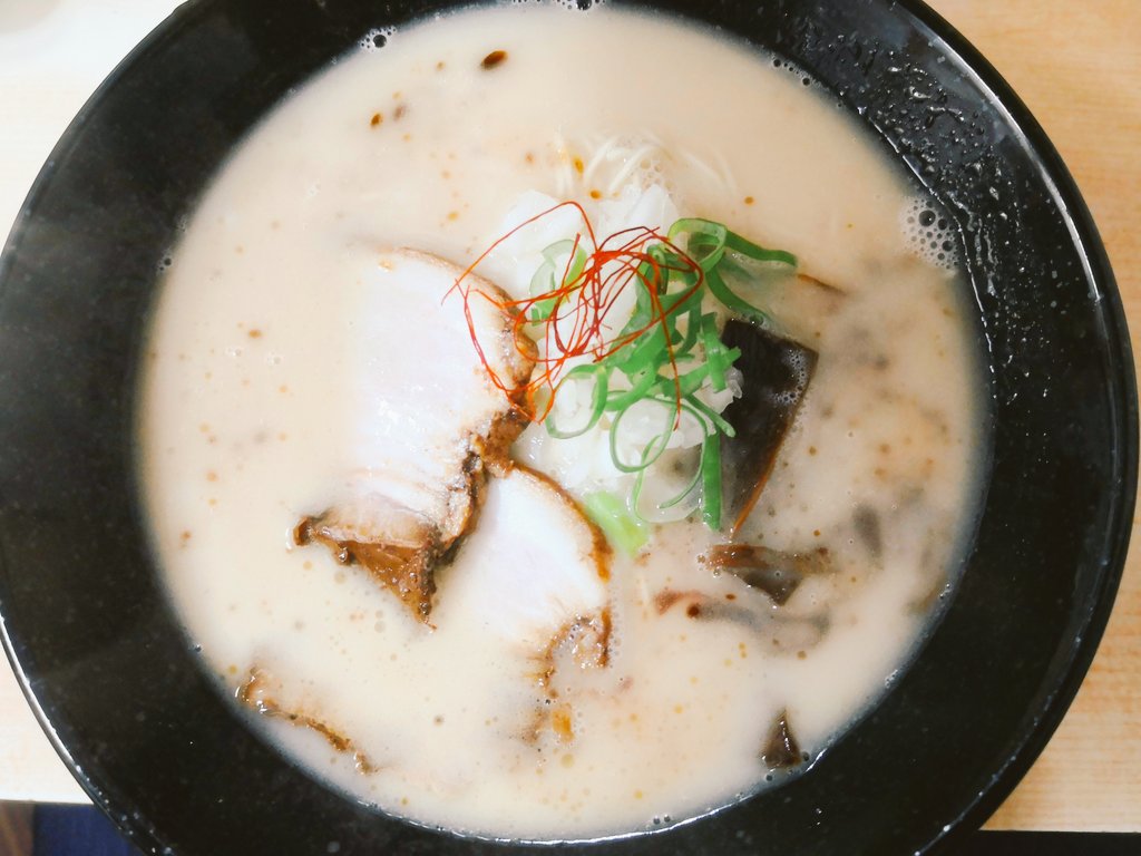 蛯沢 達彦 青森市にある 麺屋きんせい のこくまろ醤油 まろやかクリーミー豚骨にビックリ 豚骨にこだわるお店の絶品スープは 臭みが一切なくクリーミー これまで食べた豚骨スープの中で1番美味しい 替え玉もあり また来たい ラーメン