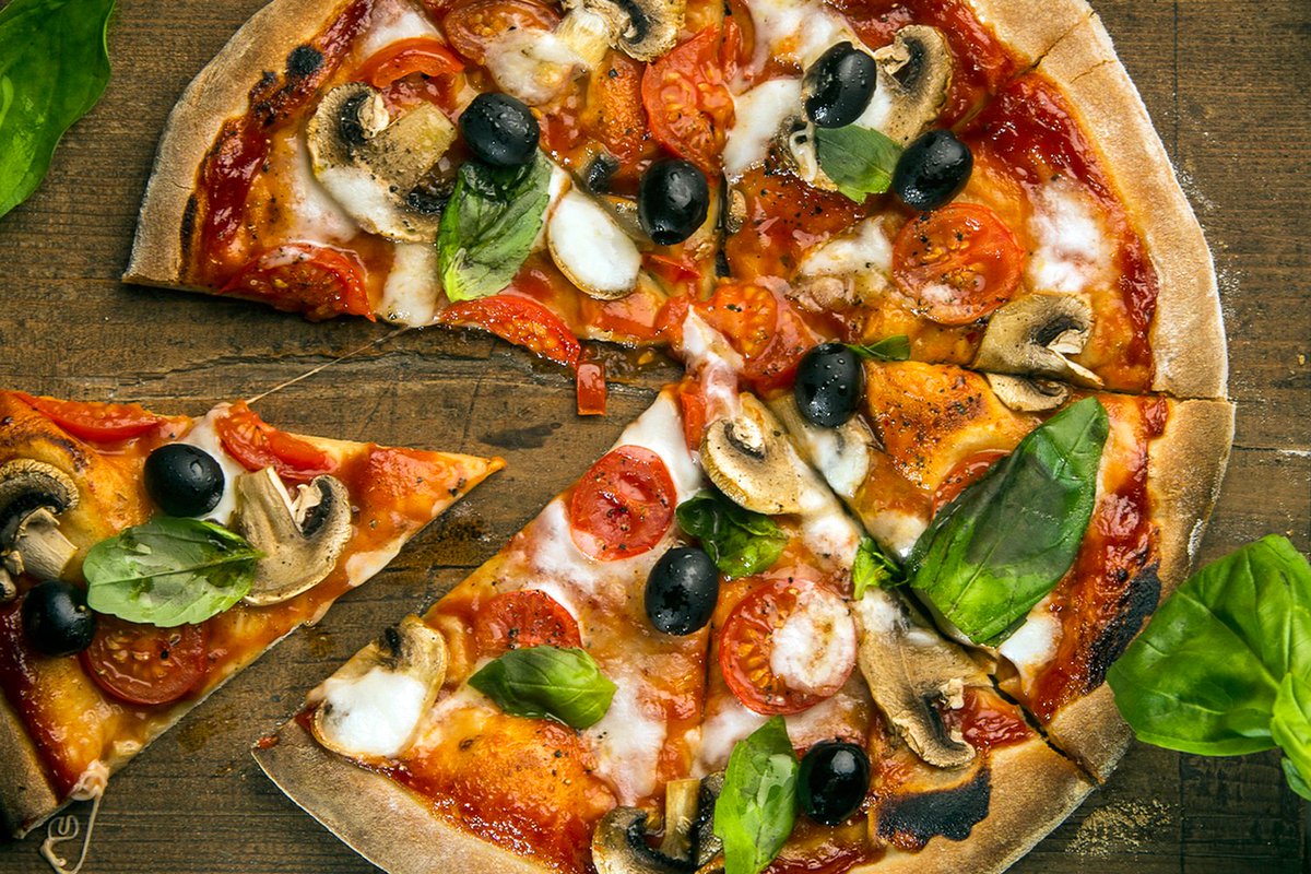 LucaPizzaVan's tweet photo. The #PizzaoftheNight for #Filching is yet again 'Ai Funghi' with the toppings being, tomato sauce, mozzarella cheese, mushrooms, oil, and parsley. https://t.co/Ukujyiu9XE