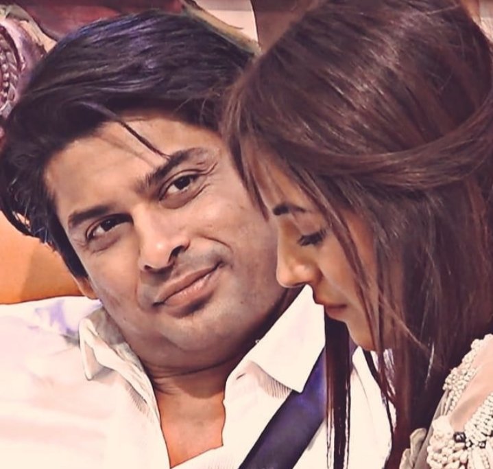 Sidharth Loves Just Staring At His Naaz..... And That's The Fact..... #SidNaaz