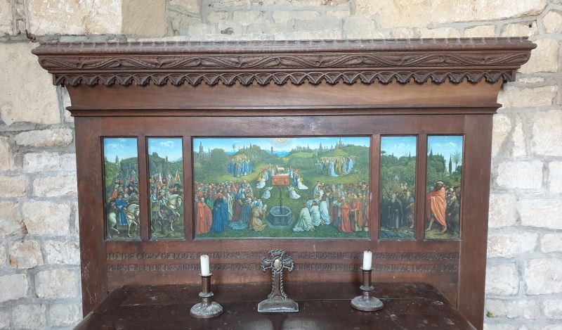 Also in the chapel is a memorial to Revd Nason, & to his son Philip, who died in the war. By Alec Miller, who met his wife at Saintbury, where she was looking after the numerous Nason children, and dates from the time of Nason's death in 1923. Note the van Eyck mini altarpiece...