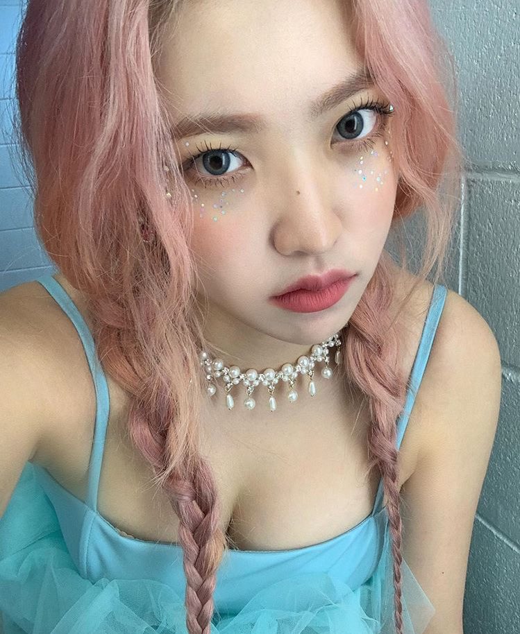 cuteyeripics's tweet photo. 'psycho' yeri i miss you https://t.co/Dxaszk3Hes