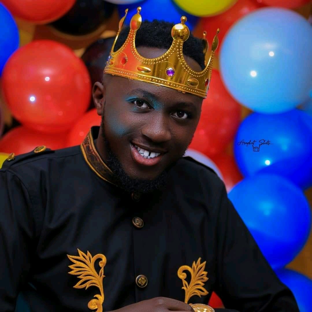 shakzboutiqmbra's tweet photo. +1 Happy birthday brother @shakzboutiqmbra it always feels great working with you, may Allah bless you .π
#Certifiedcelebritystylist
#Celebritystore
#Mbararaboy https://t.co/ZNyxqJjnWW