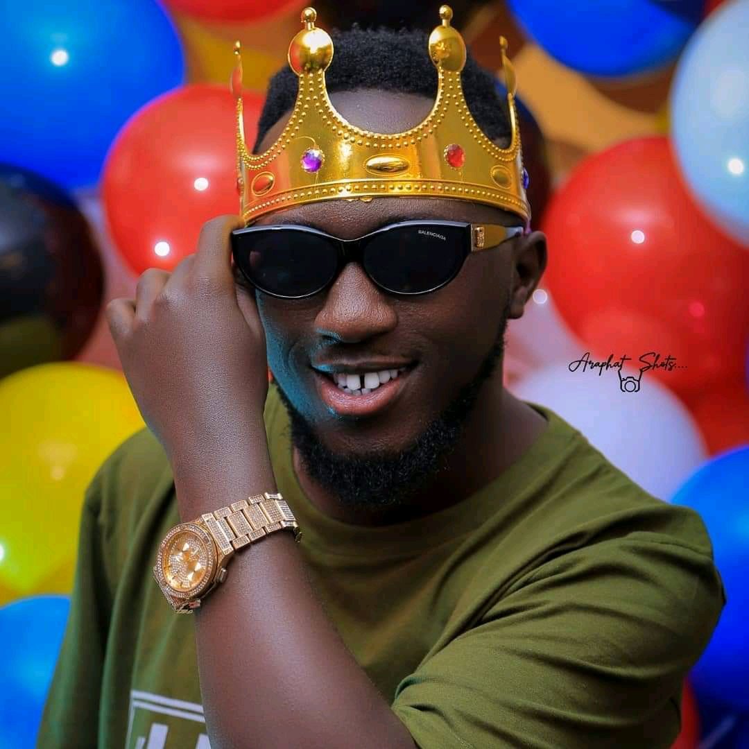 shakzboutiqmbra's tweet photo. +1 Happy birthday brother @shakzboutiqmbra it always feels great working with you, may Allah bless you .π
#Certifiedcelebritystylist
#Celebritystore
#Mbararaboy https://t.co/ZNyxqJjnWW