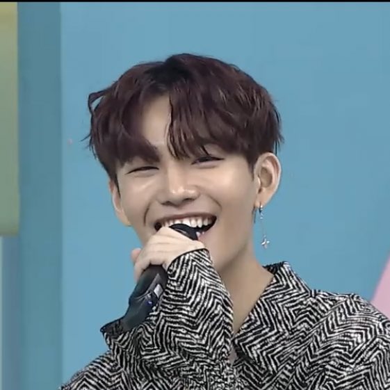 kshpictures's tweet photo. 201117 After School Club 

#SEUNGHUN #승훈 #CIX https://t.co/Mwbqv97RQp