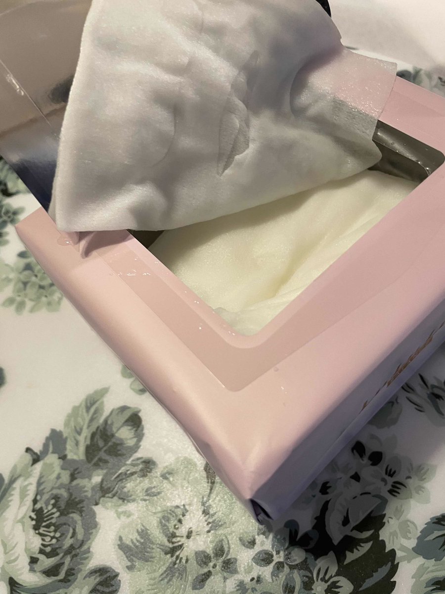 kaekaechan211's tweet photo. ルルルンがリニューアルしてる！パケかわ！ルルルンって何を使えばいいかわからないと思うけど、最初はピンクの「バランス」が隠れ名品なので使ってみて！
Q:もう少し保湿力欲しい→A:青へ
Q:美白効果ある？→A:白へ
Q:ピリピリした？→A:オーガニックへ
因みに白の美白で学生時の部活黒肌は解決した！ https://t.co/Eao564AfYF