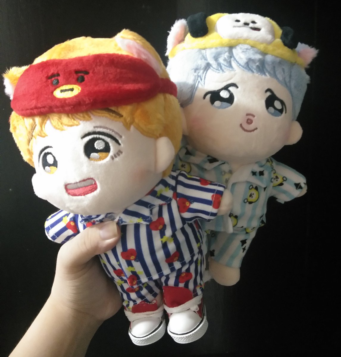 taegirlily's tweet photo. Got these a few days ago but hadn't posted. Thank you @asantasgift!! They're home and my momma loves them (They were a birthday gift to her but we weren't sure when they'd arrive because of all the pandemic probs). 💜✨ https://t.co/5qyMTu5x9w