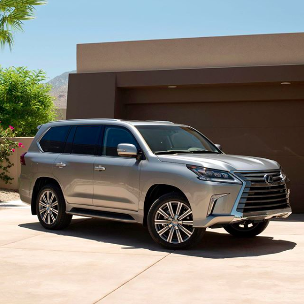 LexusofLasVegas's tweet photo. Thereβs nothing quite like a freshly washed flagship. When was the last time you washed your vehicle?
#LexusLX #LX #LexusSUV #SUV #MondayMotivation #Lexus #LexusOfLasVegas #LuxuryLifestyle #LasVegas #Vegas #Luxury #LexusPride #LexusNation #LOLV https://t.co/HLOxODv9mW