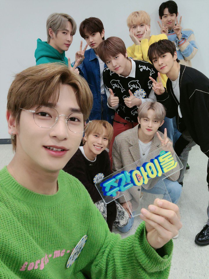 onegyul_'s tweet photo. hangyul is official group selfie taker as well as official vlive filter changer🤣 https://t.co/DjSjwugGih