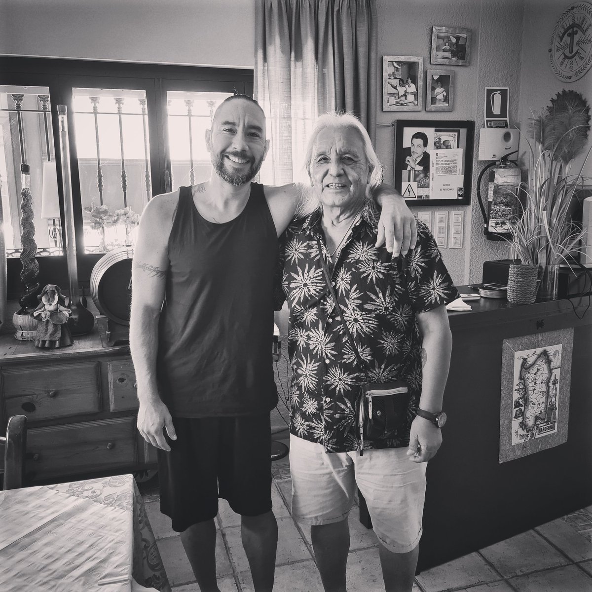 zandupt's tweet photo. Hoy cumple 75 palos mi padre.
Vamos a desearle lo mejor en su día. 
Como es habitual, le regalaré una camisa hawaiana 😂😂
#felizcumpleaños #happybirthday #75andcounting #elindiosehaceviejo #benjaminbutton https://t.co/iMrXUuc16j