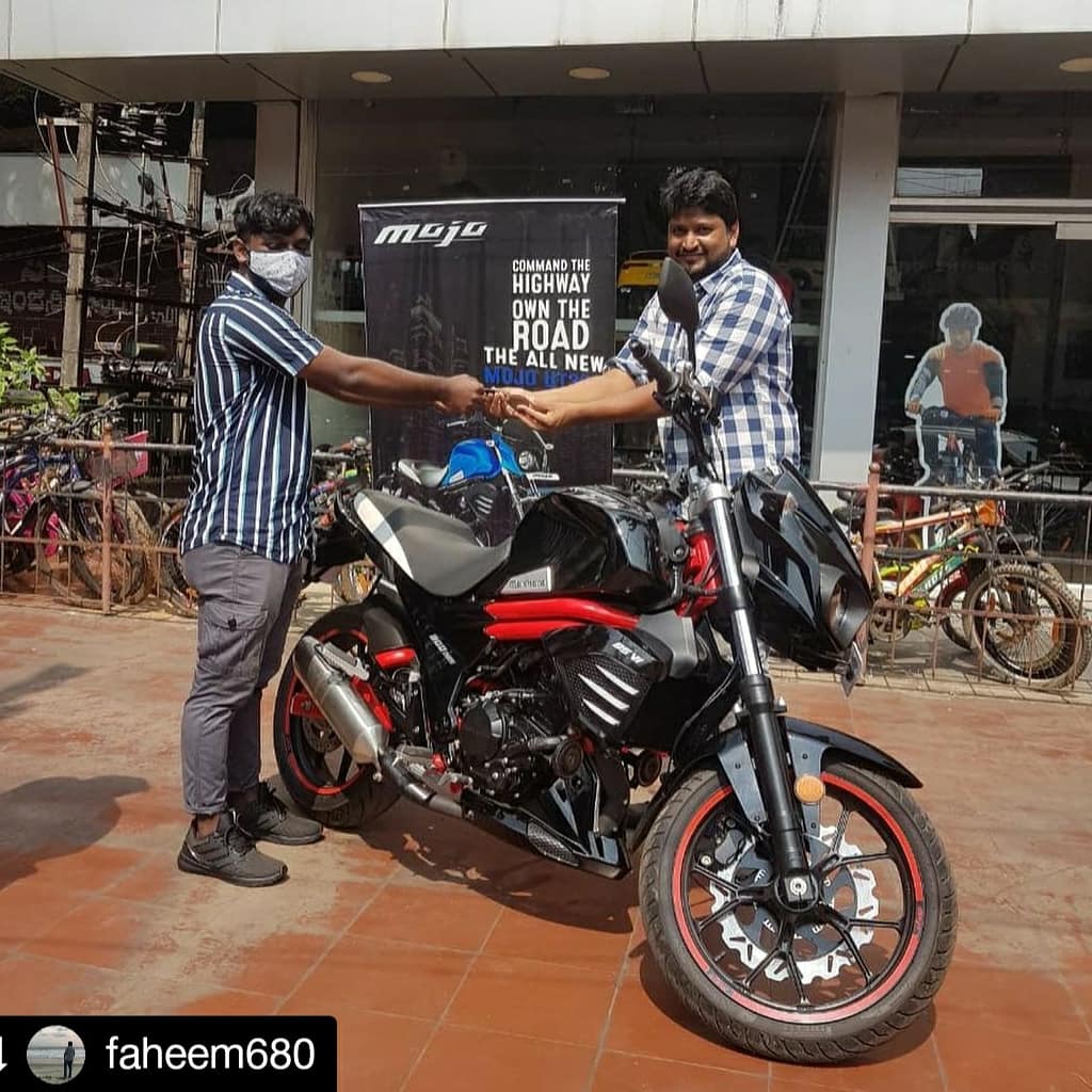 MahindraMojo_'s tweet photo. Our #MangaloreTribe got its 1st BSVI Mojo300 ABS in dashing #GarnetBlack color scheme. We welcome our proud owner to the tribe & congratulations for choosing this #UltimateTouringMachine 💐👍
#Repost @faheem680
• • • •
Mahindra mojo bs6 delivered in mangalore #mahindramojo https://t.co/uo6fnV4Tr5