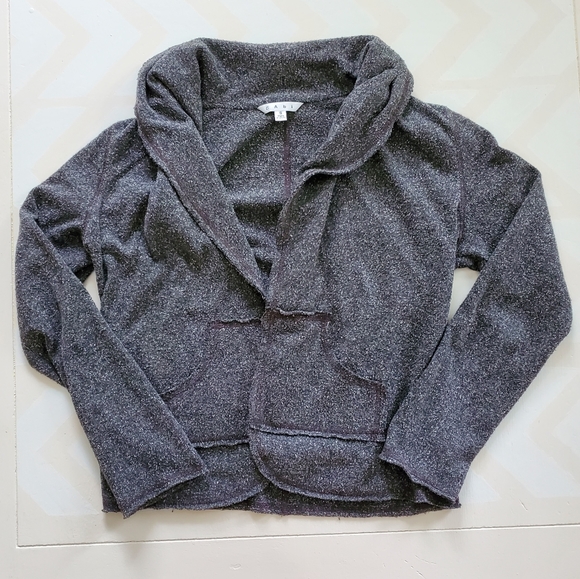 alissashuck01's tweet photo. So good I had to share! Check out all the items I'm loving on @Poshmarkapp #poshmark #fashion #style #shopmycloset #qualitygoods #jjill #cabi: https://t.co/5OCXrFhPt8 https://t.co/WdoTLKFdRT
