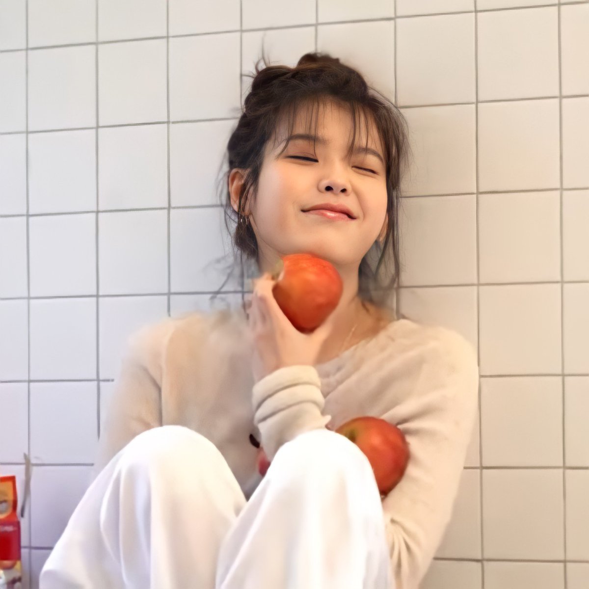 BbibbiJing's tweet photo. okay na ako, buo na araw ko 😂 IU power 💘 https://t.co/FiY0SVYa7x