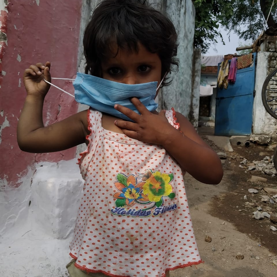 IndiaMillennium's tweet photo. इस कोरोना के संकट भरे काल में जब तक दवाई नहीं अजाती हमें मास्क लगाकर सुरक्षित दूरी बनाकर रहना है,और आवश्यकता होने पर ही घरों से बाहर निकालना है,घर के बड़े तथा बच्चो का खयाल रखना है आज हम यह सुनिश्चित करते हैं की हमारी वजह से घर का कोई सदस्य परेशानी में ना आए। https://t.co/Re0kIvoTUL