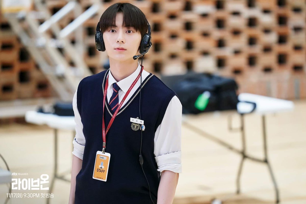 [Trans.] 20201117
JTBC Live On Press Conference!!!
🦊 : มิวสิคเคิลและซีรีส์ต่างกันมากครับ แต่เพราะเคยแสดงมิวสิคเคิลมาก่อนเลยช่วยลดความกังวลเกี่ยวกับแสดงซีรีส์ได้ครับ

#LiveOn #라이브온
#minhyun #민현 #뉴이스트