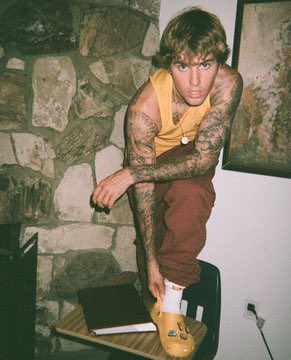 s3ni3_'s tweet photo. Justin Bieber. that’s it. that’s the tweet. https://t.co/ihWCEsDEKQ