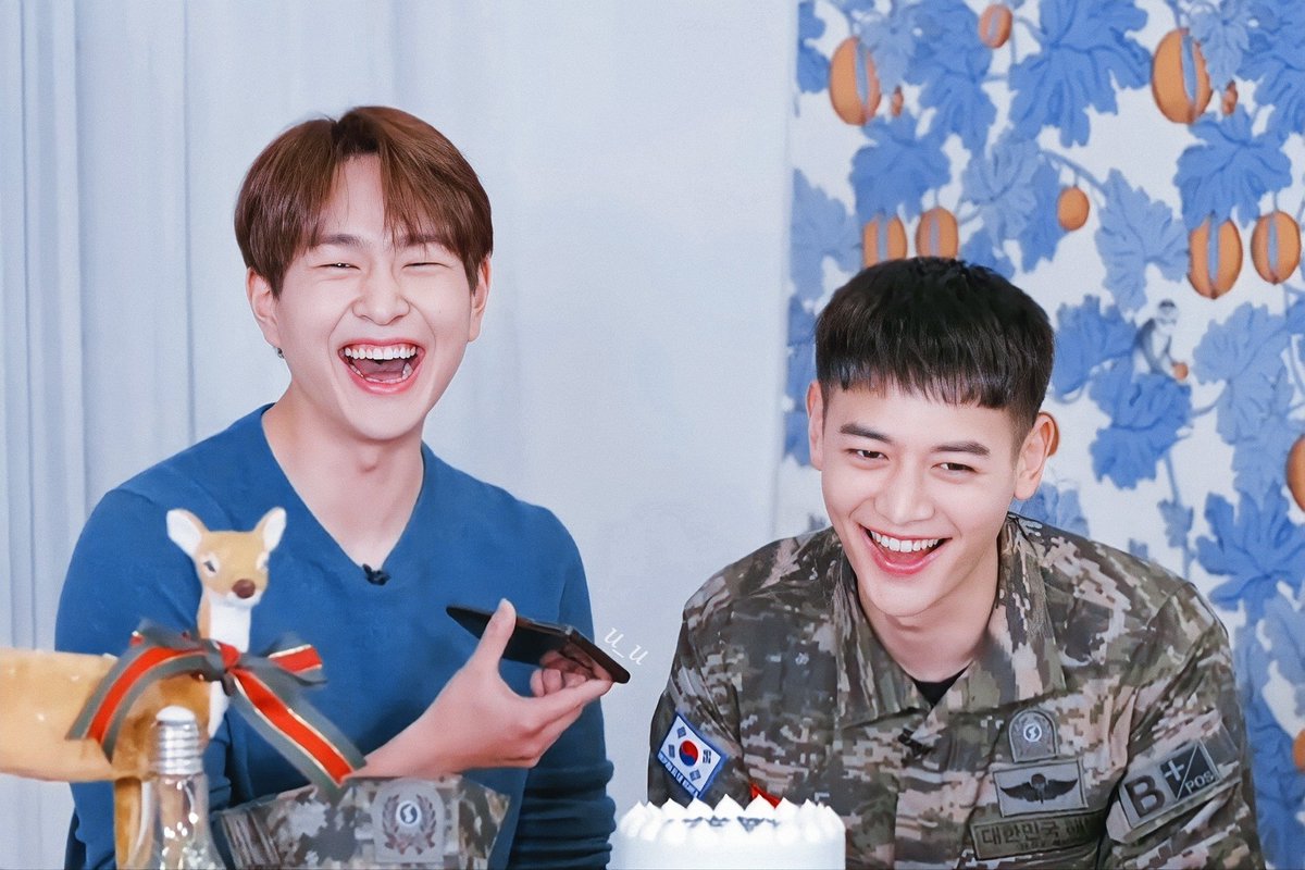 hourlyonho's tweet photo. I'm living to see their smiles 😢😢❤❤

#ONEW #MINHO #SHINee #ONHO @SHINee @shinetter 🐰🦌💕💕 https://t.co/8JF4xFr7xb