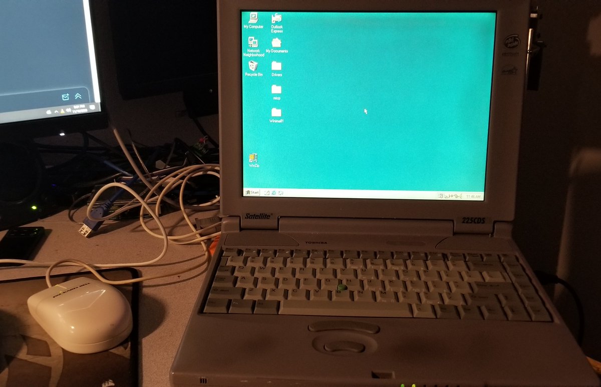 anyway fortunately I have a win95 machine right here.unfortunately it's a laptop, which means it has power management, so you never see that screen, as it just powers off.